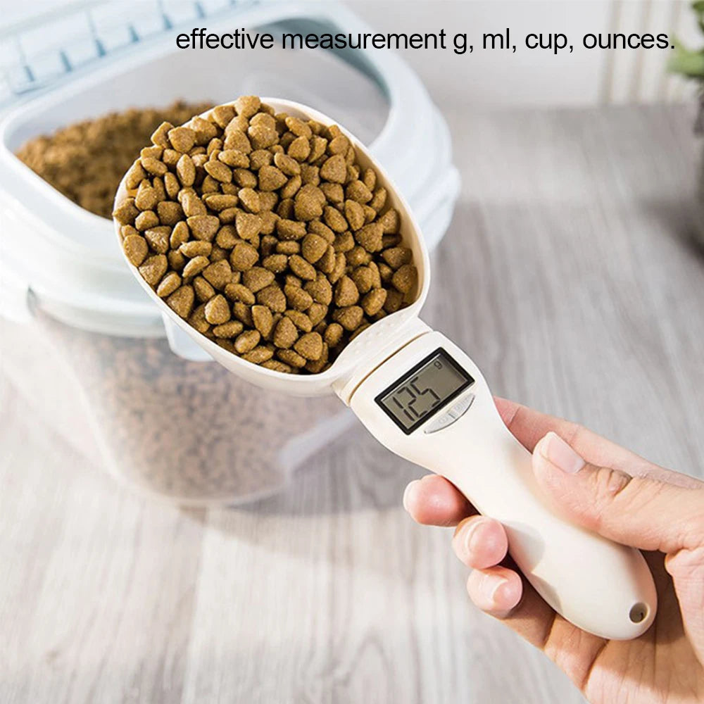 Digital measuring scoop filled with pet food, showing measurement details.